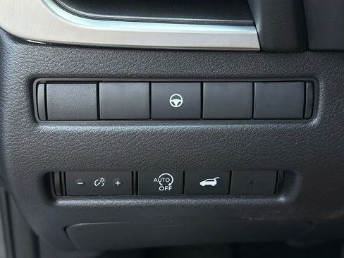 Used 2025 Nissan Rogue SV FWD image 20