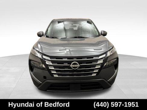 Used 2024 Nissan Rogue SV AWD/4WD image 2