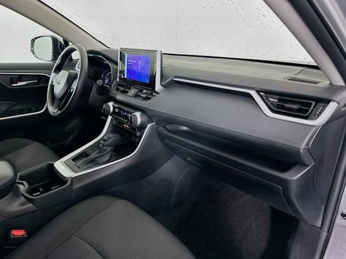 Certified 2025 Toyota RAV4 XLE FWD image 28