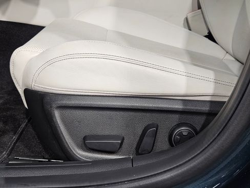 Used 2025 Genesis G70 2.5T RWD image 23