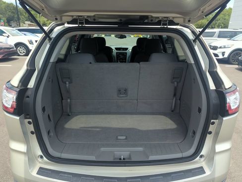 Used 2015 Chevrolet Traverse LT w/ Style and Technology Package FWD image 29