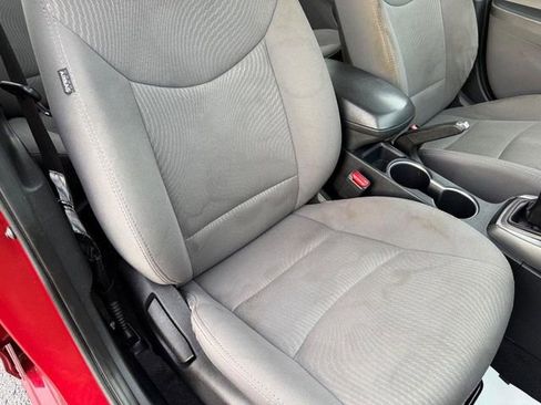 Used 2016 Hyundai Elantra SE image 16