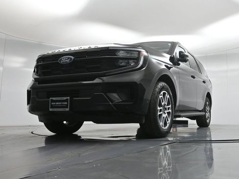 Certified 2025 Ford Expedition Active image 49