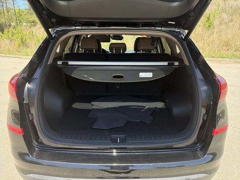Used 2020 Hyundai Tucson Limited FWD image 18