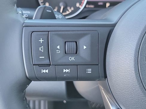 New 2025 Nissan Pathfinder SV image 11