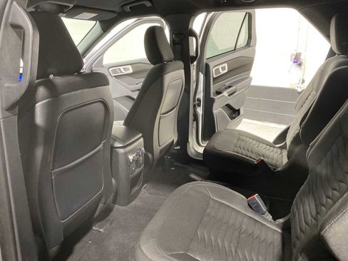 Used 2020 Ford Explorer XLT w/ Comfort Package AWD/4WD image 12