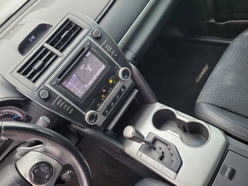 Used 2014 Toyota Camry SE image 32