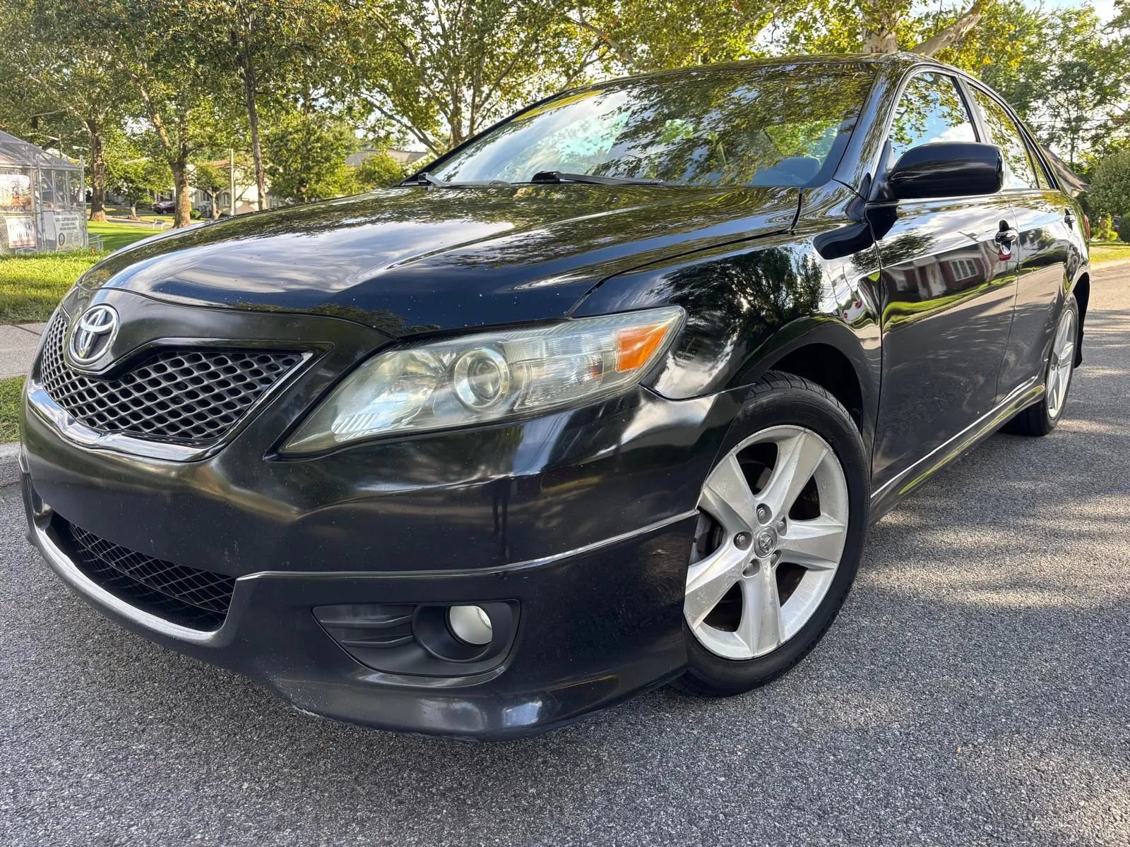 Used 2011 Toyota Camry SE w/ SE Extra-Value Pkg #1 FWD image 1