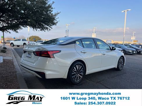 Used 2024 Nissan Altima 2.5 SV FWD image 7