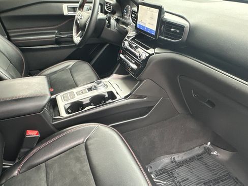 Certified 2022 Ford Explorer ST-Line image 18