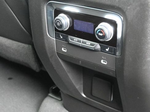 Used 2023 GMC Yukon Denali image 11