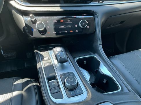 Used 2023 INFINITI QX60 Luxe w/ Performance Audio Package AWD/4WD image 12