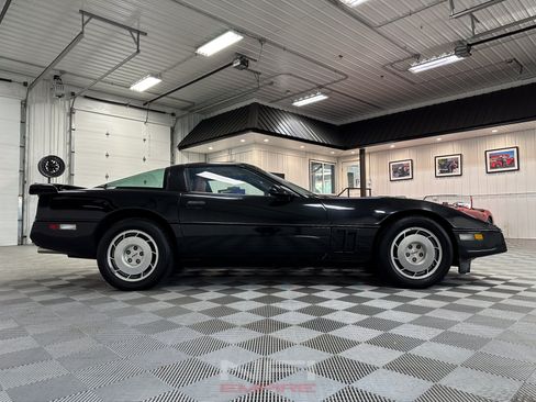 Used 1987 Chevrolet Corvette Coupe RWD image 17