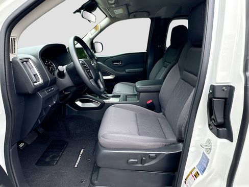Used 2025 Nissan Frontier SV w/ Tow Package RWD image 25