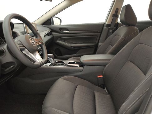 Used 2024 Nissan Altima 2.5 SV image 17