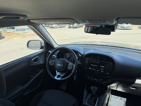 Used 2025 Kia Soul LX w/ LX Technology Package image 32