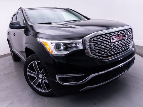 Used 2017 GMC Acadia Denali w/ Technology Package AWD/4WD image 2