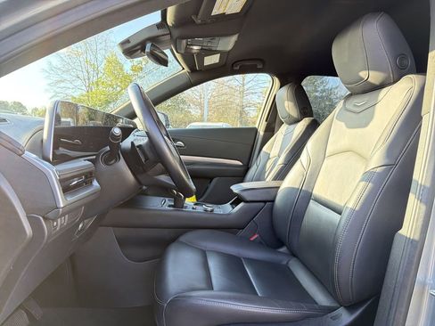 Used 2025 Cadillac XT4 Premium Luxury image 11