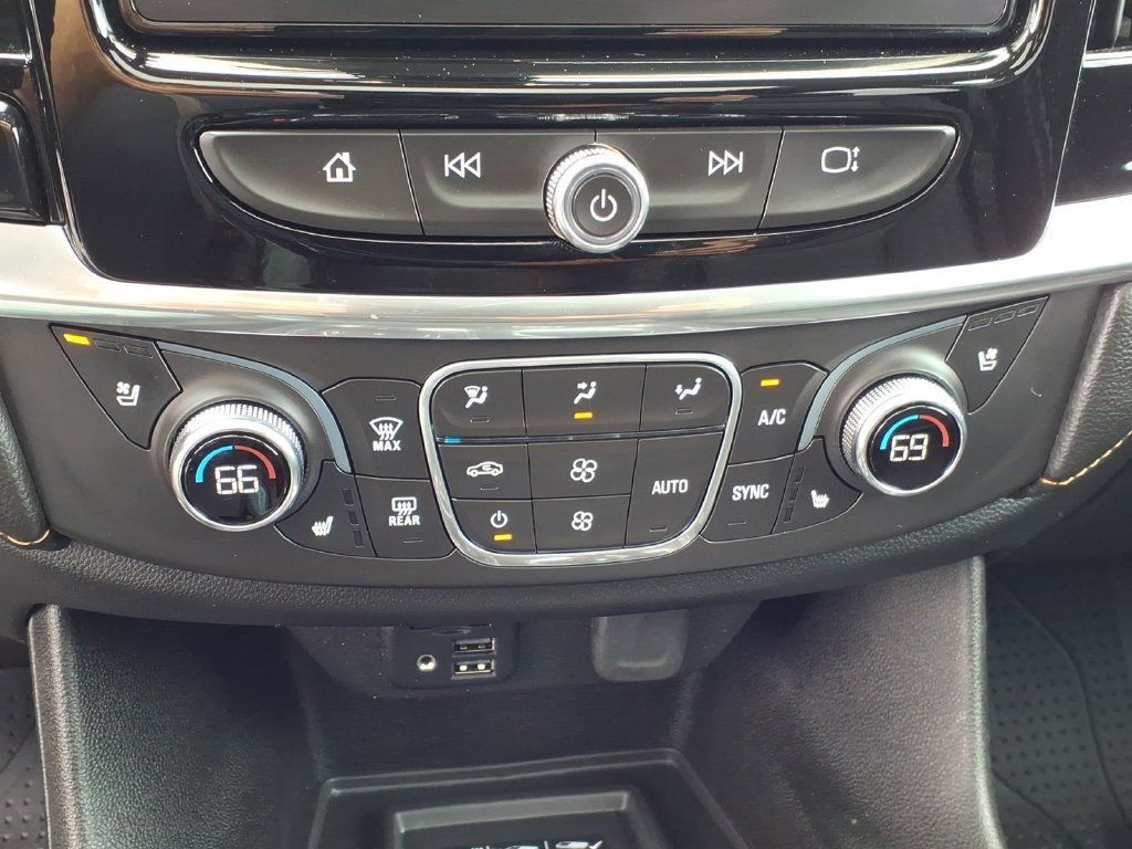 Used 2020 Chevrolet Traverse Premier w/ LPO, Blackout Package FWD image 15