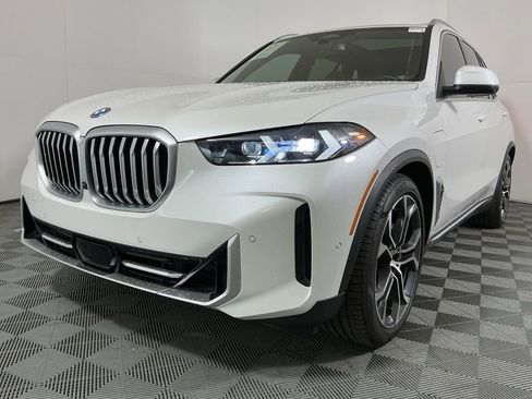 Certified 2025 BMW X5 xDrive50e w/ Executive Package AWD/4WD image 2