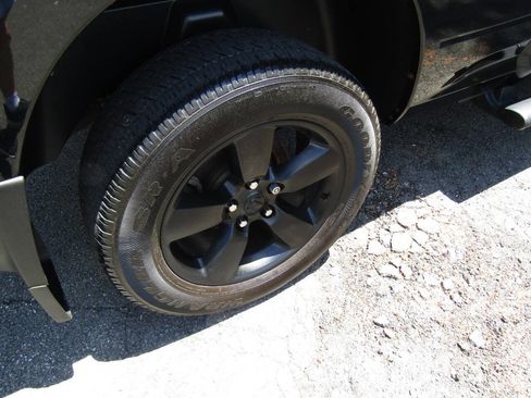 Used 2022 RAM 1500 Classic SLT AWD/4WD image 30
