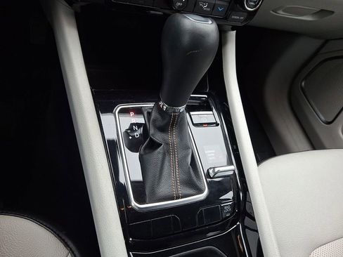 Used 2022 Jeep Compass Limited image 17