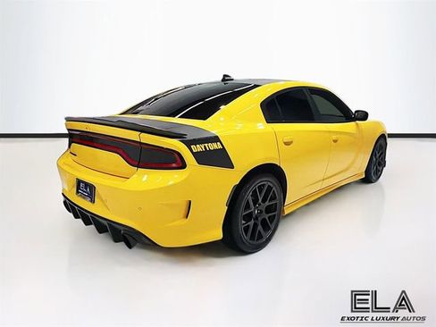 Used 2017 Dodge Charger R/T RWD image 8