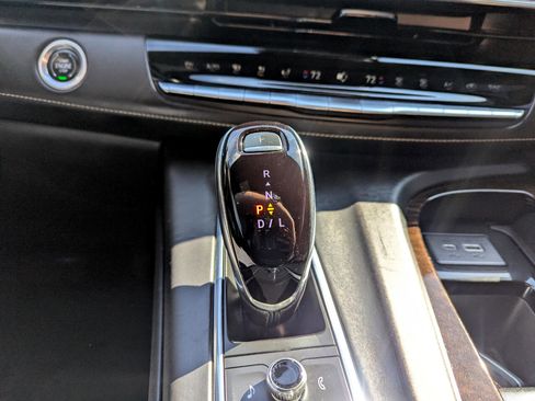 Used 2022 Cadillac Escalade ESV Sport Platinum image 25