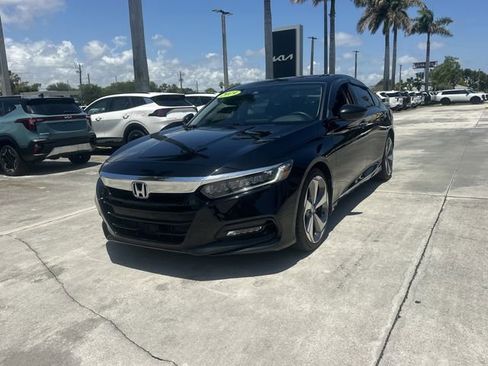Used 2019 Honda Accord Touring image 2
