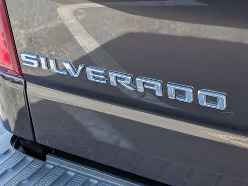 Used 2019 Chevrolet Silverado 1500 High Country w/ Technology Package AWD/4WD image 16