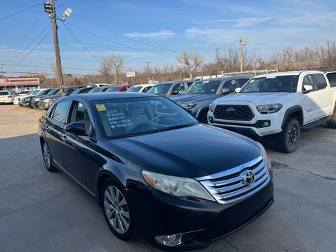Used 2011 Toyota Avalon Limited image 3
