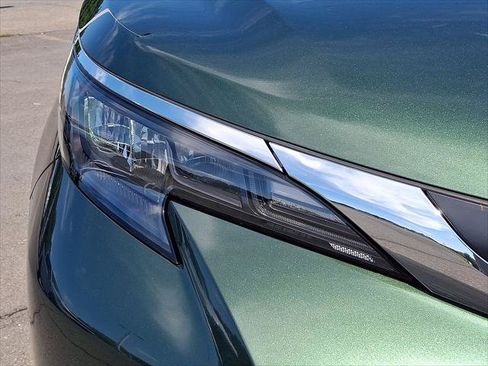 Certified 2025 Toyota Sienna XLE FWD image 28