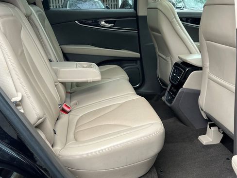 Used 2022 Lincoln Nautilus Reserve image 13