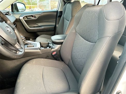 Used 2021 Toyota RAV4 XLE w/ Convenience Package image 8