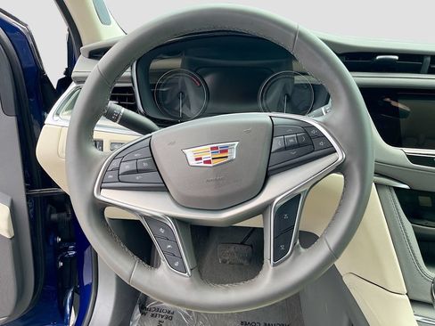 Used 2025 Cadillac XT5 Premium Luxury w/ Technology Package AWD/4WD image 11