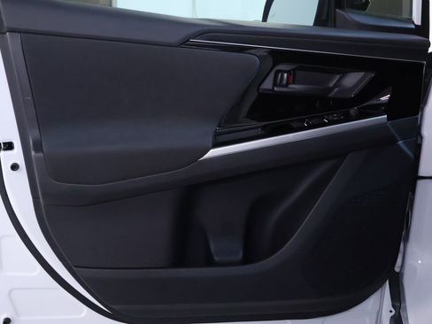 Used 2024 Subaru Solterra Premium image 12