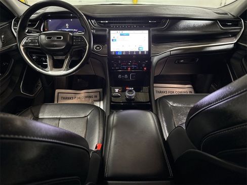 Used 2022 Jeep Grand Cherokee Limited image 10