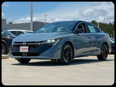 New 2026 Nissan Sentra SR FWD image 3