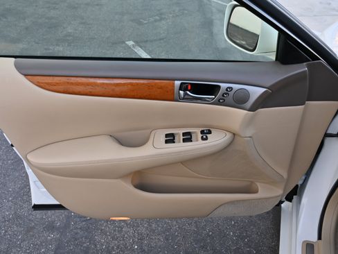 Used 2005 Lexus ES 330 image 24