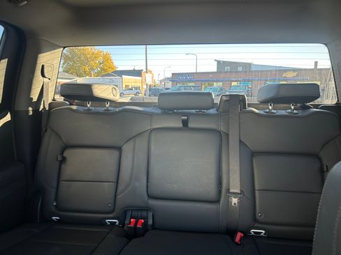 Used 2025 GMC Sierra 1500 SLT image 29