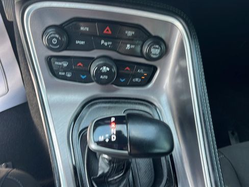 Used 2021 Dodge Challenger SXT w/ Driver Convenience Group RWD image 15