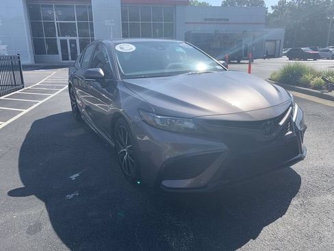 Used 2023 Toyota Camry SE FWD image 2