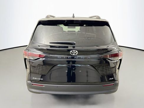 New 2026 Toyota Sienna XLE AWD/4WD image 6