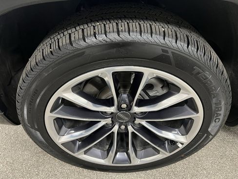 Used 2024 Jeep Wagoneer L Series II w/ Premium Group I image 19