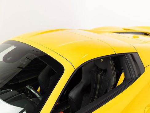 Certified 2021 Ferrari F8 Tributo RWD image 45