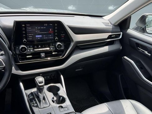 Used 2020 Toyota Highlander XLE FWD image 28