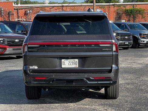 Used 2025 Lincoln Navigator Reserve AWD/4WD image 4
