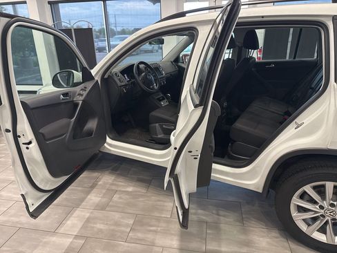 Used 2017 Volkswagen Tiguan Limited w/ Premium Package FWD image 12