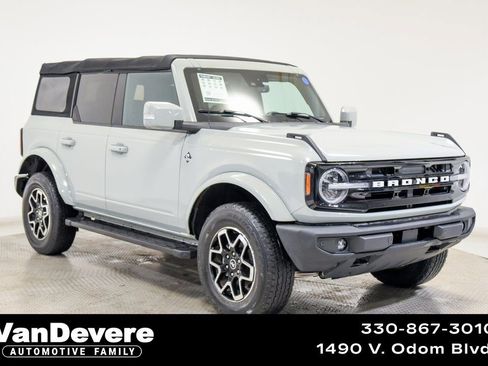 Used 2021 Ford Bronco Outer Banks image 1