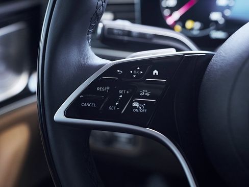 Used 2025 Mercedes-Benz GLS 580 4MATIC image 39